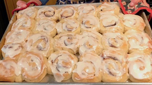 His Amish Sweetheart Cinnamon Rolls